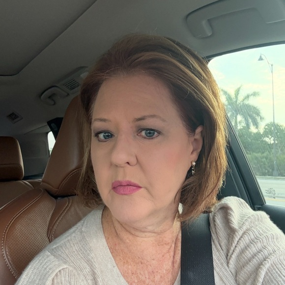 Meet your Posher, Renee - Picture 2 of 3